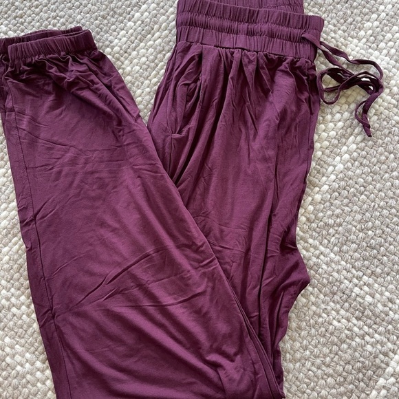 Maroon yoga lounge pants soft material - Picture 5 of 5